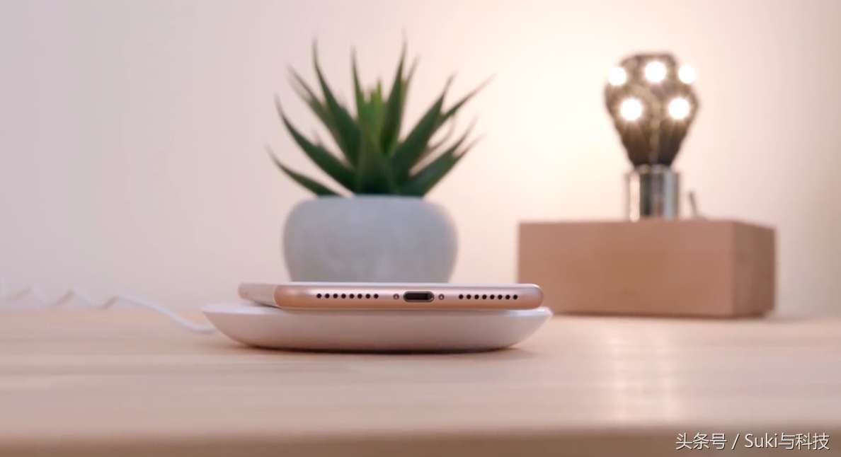 苹果第一款无线充电手机iPhone 8P，充电速度测试完败三星
