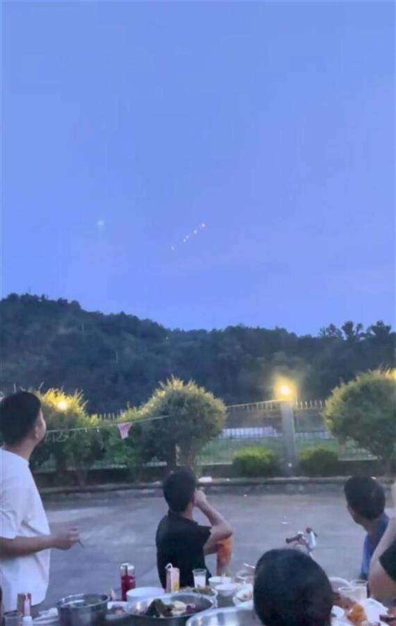 浙江台州夜空现不明飞行物 还有嗡嗡声？专家回应