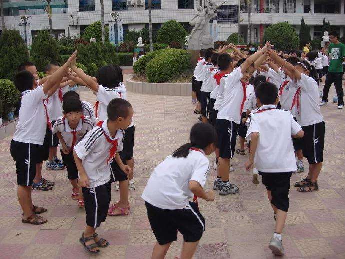 学校良好氛围体现在哪些方面（好学校应有的“四种”气息）